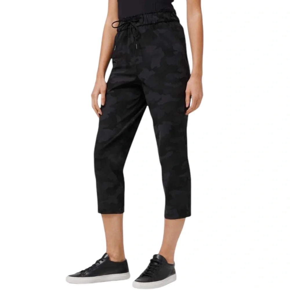 Lululemon Stretch High Rise Crop Pants Heritage 365‎ Camouflage Deep Coal Black